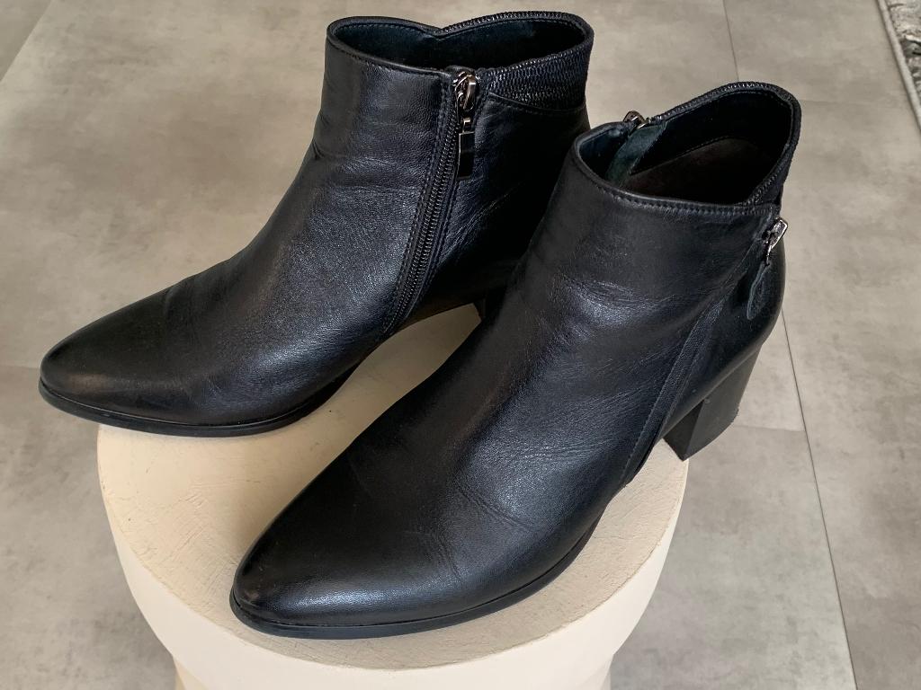 Zwarte enkellaarsjes, Ophalen, Zwart, Lage of Enkellaarzen, Zo goed als nieuw