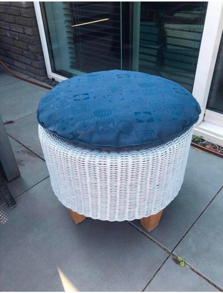 💝 Vintage BOHO BEACH poef voetenbank kruk wit rotan, Tuin en Terras, Tuinmeubel-accessoires, Zo goed als nieuw, Ophalen of Verzenden