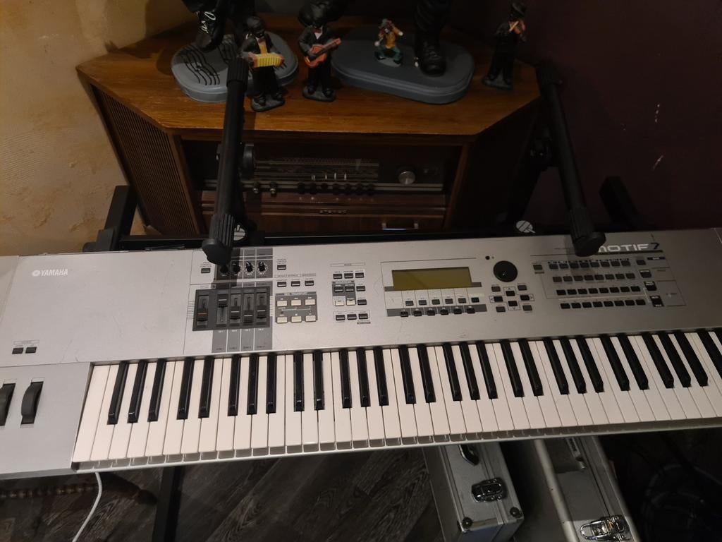Yamaha Motif 7 Synthesizer Workstation Keyboard, Muziek en Instrumenten, Gebruikt, Yamaha, Ophalen of Verzenden, Midi-aansluiting