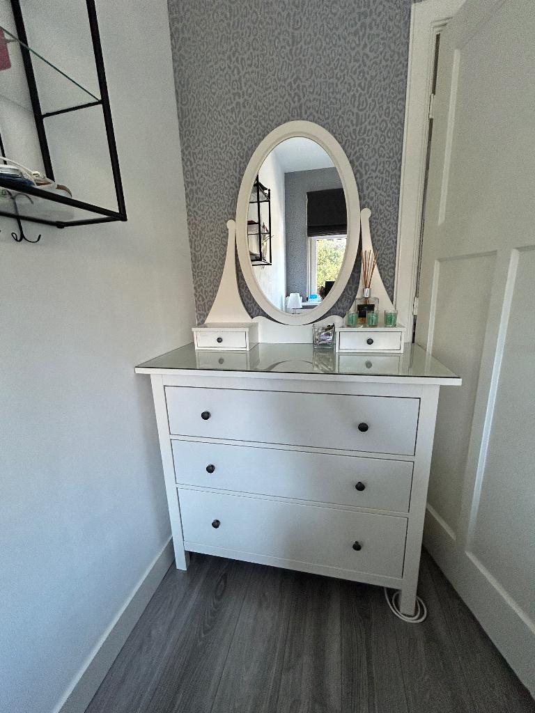 IKEA hemnes kaptafel met lades en spiegel, Ophalen, 100 tot 150 cm, 50 tot 100 cm, Zo goed als nieuw