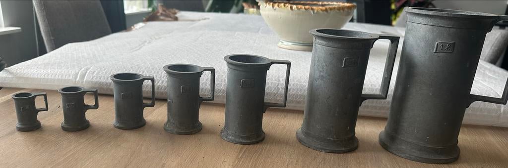 Antieke tinnen maatbekers set (7 stuks), Antiek en Kunst, Ophalen of Verzenden