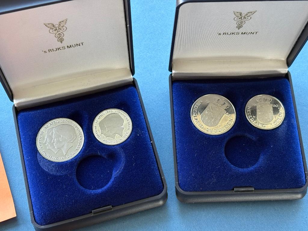 2 x rijksdaalder en gulden 1980 dubbelkop, Ophalen of Verzenden, Koningin Juliana, Overige waardes, Setje