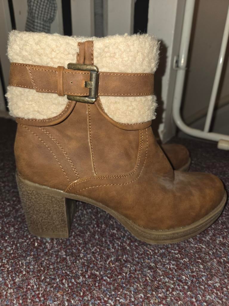 Bruine laarzen met bont, Ophalen of Verzenden, Zo goed als nieuw, Bruin, Hoge laarzen