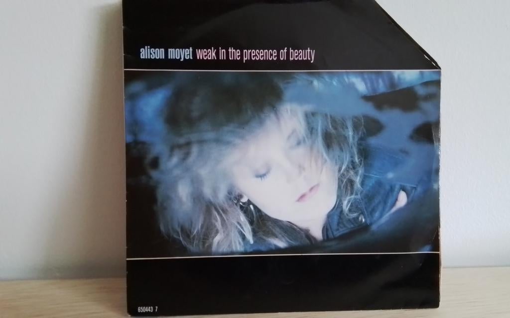 Alison Moyet - weak in the présence of beaty, Ophalen of Verzenden, Gebruikt, Pop