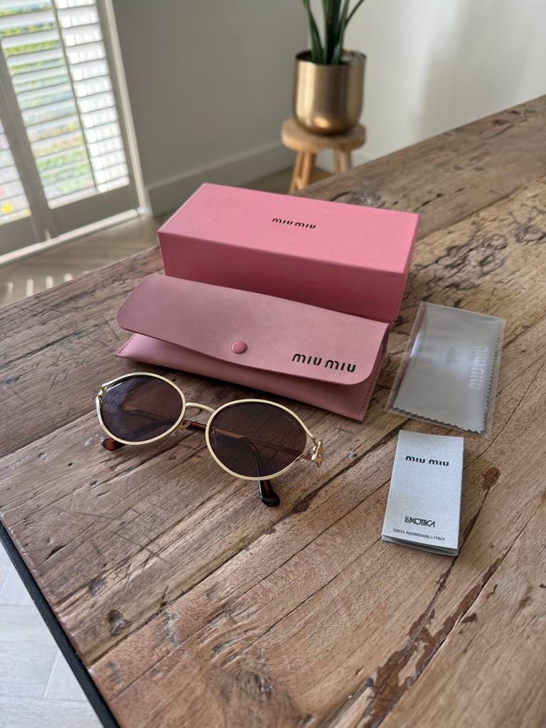 Miu Miu zwarte zonnebril, Sieraden, Tassen en Uiterlijk, Zonnebrillen en Brillen | Dames, Overige merken, Zonnebril, Zwart, Nieuw