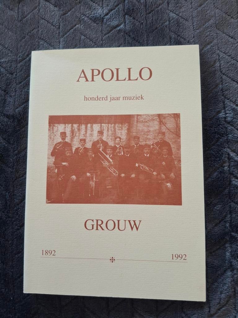 Apollo honderd jaar muziek..Beige ,Bruin ., Ophalen of Verzenden, Zo goed als nieuw, Overige onderwerpen