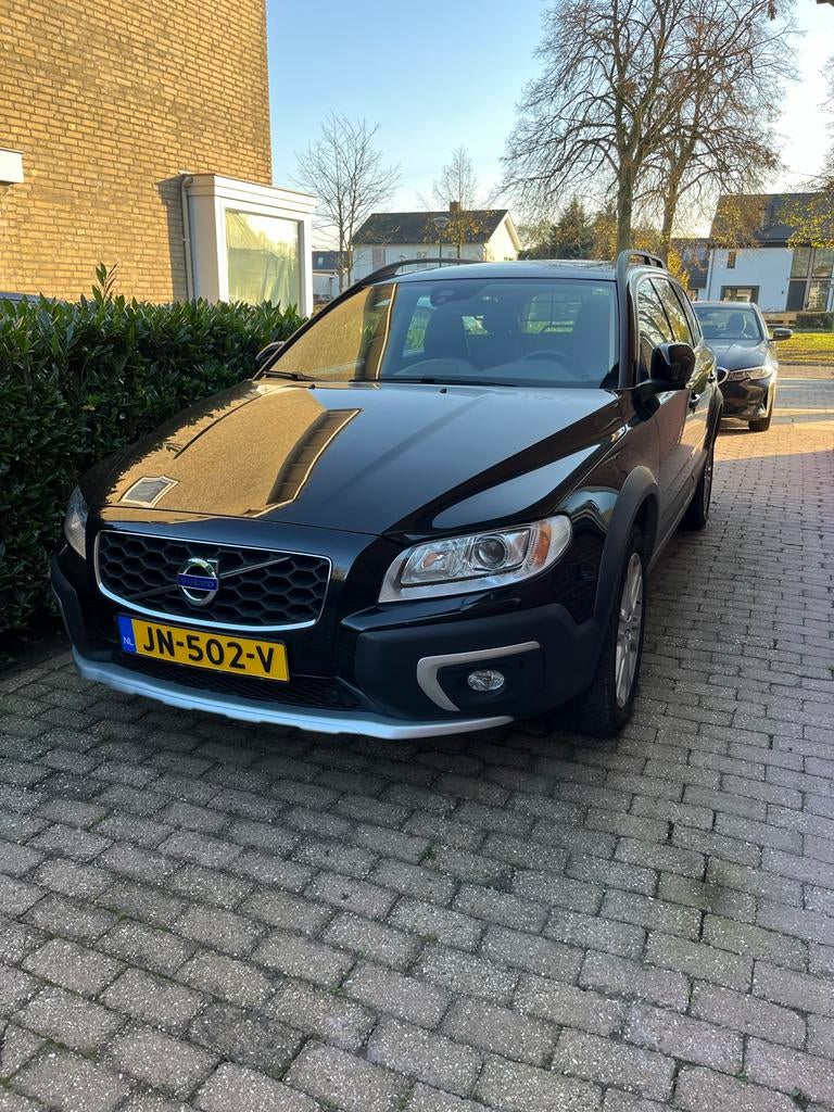Volvo XC70 2.0 D4 Geartronic 2016 Zwart, Auto's, Bi-Xenon koplampen, 1800 kg, Zwart, XC70