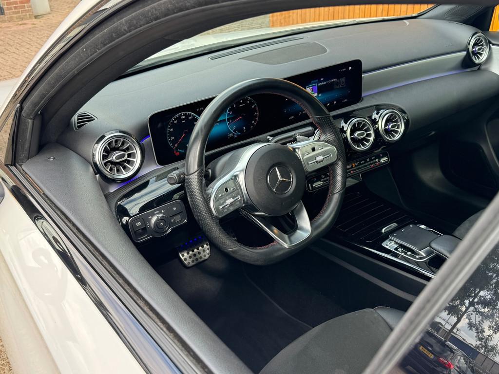 Mercedes-Benz A-klasse 220 AMG Launch Edition Premium Plus, Auto's, Mercedes-Benz, Gebruikt, Wit, Origineel Nederlands, 1600 kg
