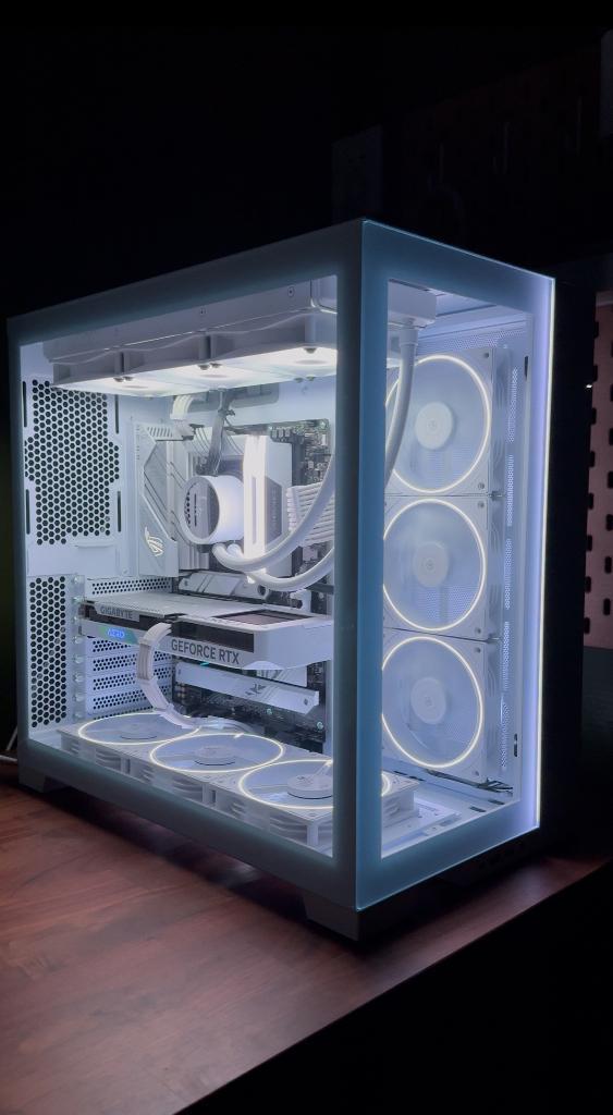 Custom witte gaming pc build, Computers en Software, Desktop Pc's, Zo goed als nieuw, 4 Ghz of meer, SSD, 32 GB, Met videokaart