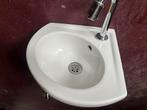 Hoek wasbak voor toilet incl kraan en toebehoren, Ophalen, Zo goed als nieuw, Chroom, Wastafel