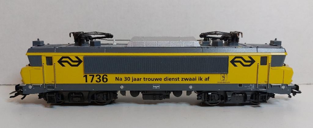 NS Loc 1736 "Na 30 jaar trouwe dienst zwaai ik af" (11), Wisselstroom, Wagon, Ophalen of Verzenden, Märklin