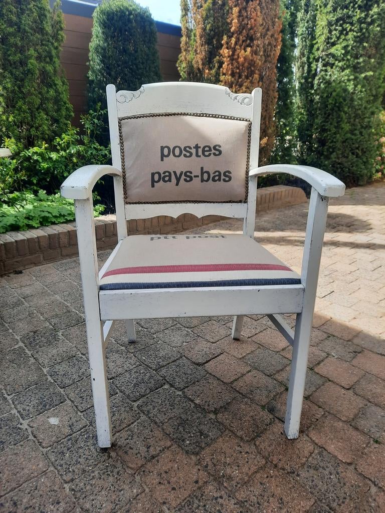 Vintage stoel met 'postes pays-bas' opdruk, Ophalen, Gebruikt, Wit, Stof