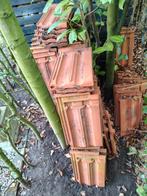 Vlakke mulden dakpannen (ruim 100 stuks) + 4 hoekpannen, Gebruikt, Steen of Klei, Ophalen of Verzenden, 15 m² of meer