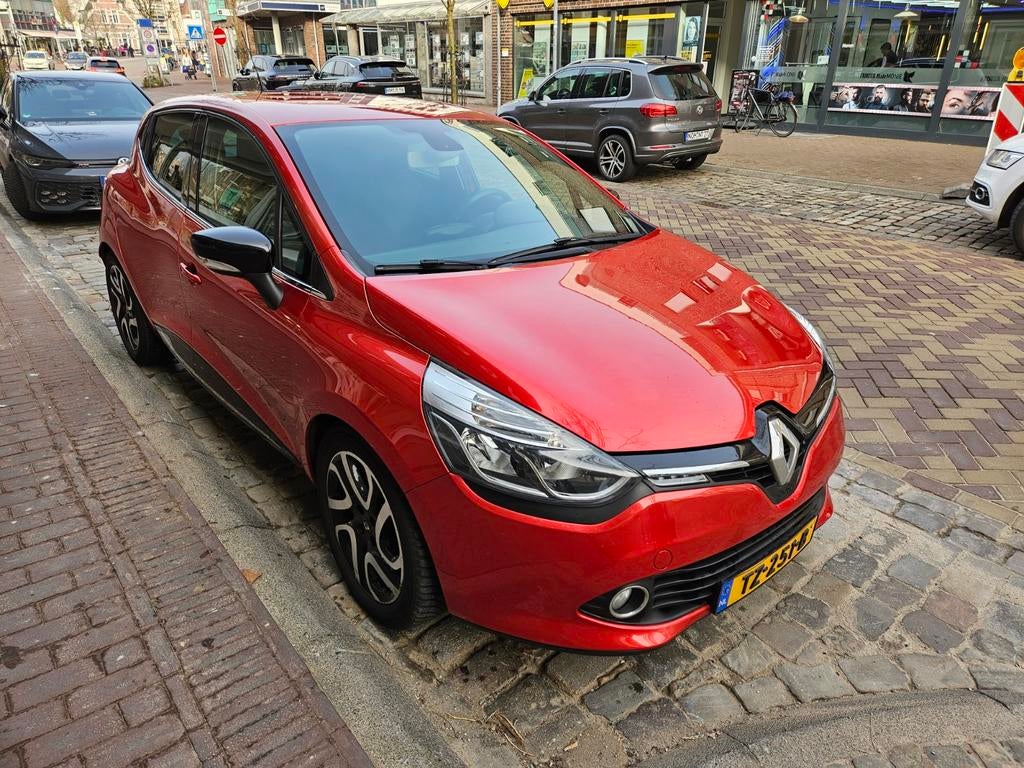 Renault Clio 0.9 TCE 90 5D ECO 2015 Rood, Auto's, Voorwielaandrijving, 898 cc, Stof, 40 €/maand