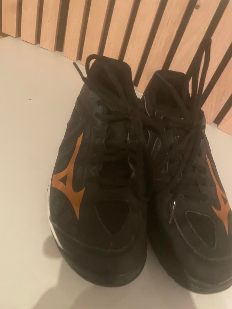 Korfbal schoenen maat 38 voor veld - Mizuno, Ophalen of Verzenden, Gebruikt, Schoenen