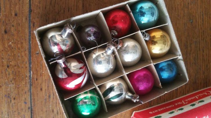 doos 33 antieke-oude kerstballen , alles glas, Diversen, Kerst, Gebruikt, Ophalen of Verzenden