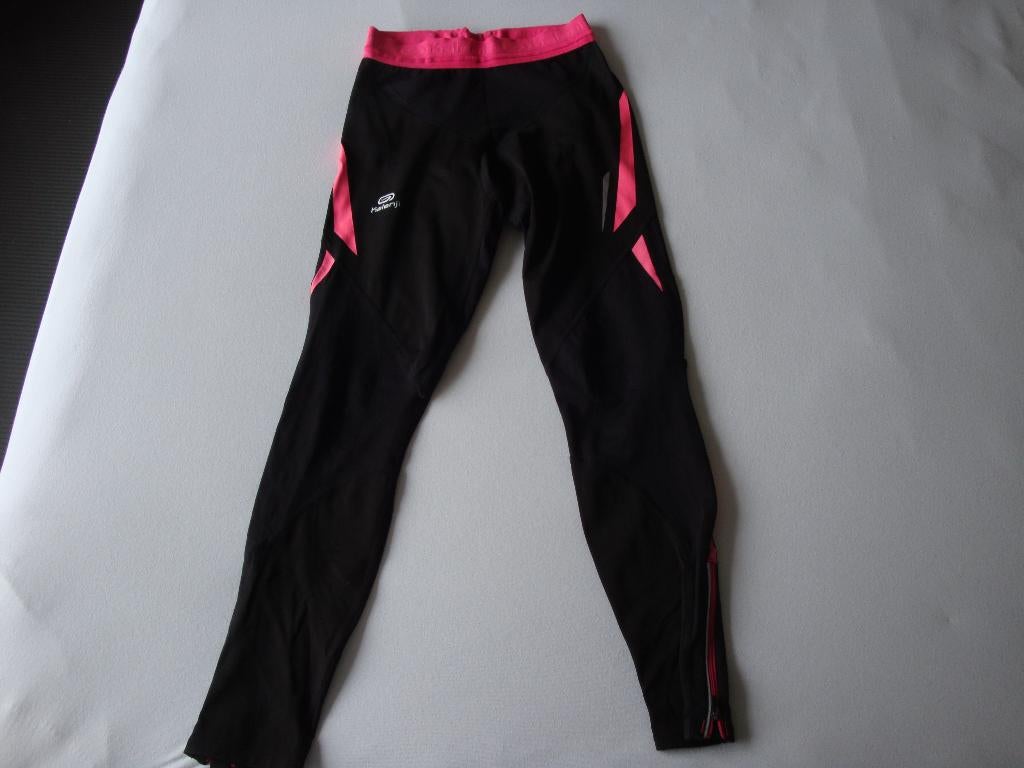 Maat 38. Zwarte lange KALENJI sport legging met roze details, Kleding | Dames, Maat 38/40 (M), Zwart, Overige typen, Ophalen of Verzenden