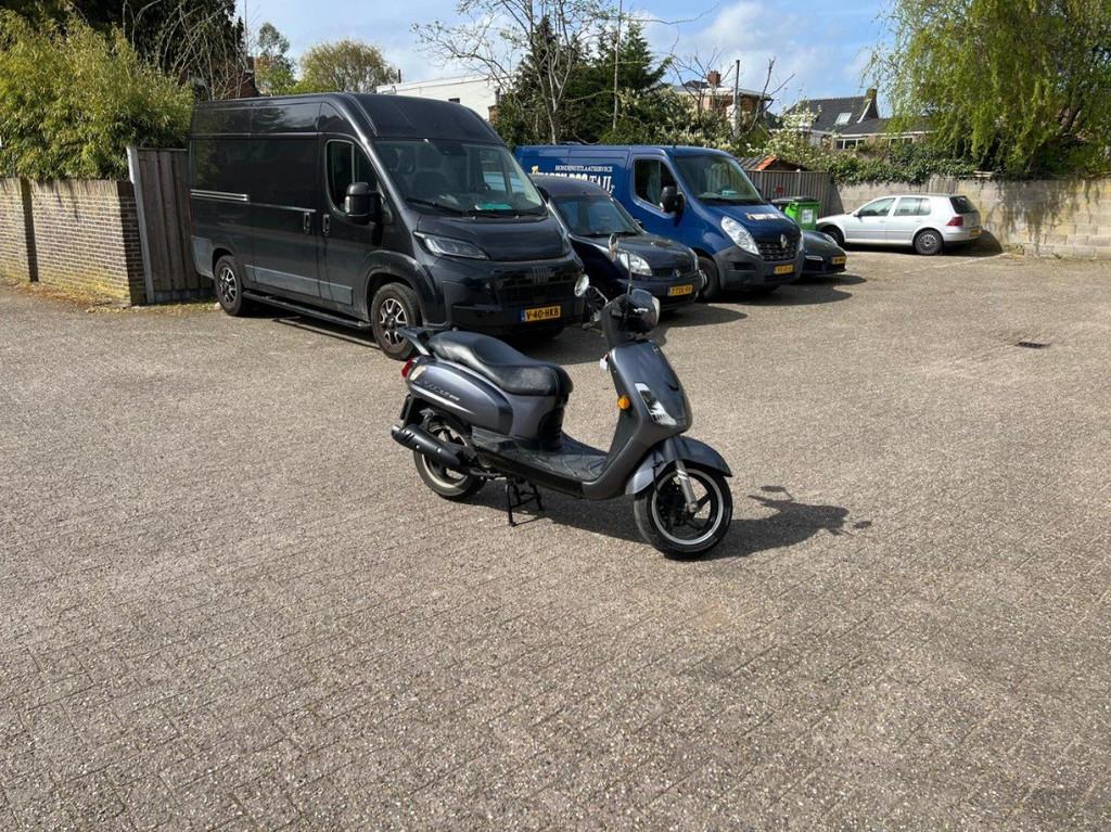SYM Fiddle 2 1-cilinder, 4-takt, luchtgekoeld Steel blue 202, Fietsen en Brommers, Scooters | SYM, Gebruikt, -, - 0
-, NL, -