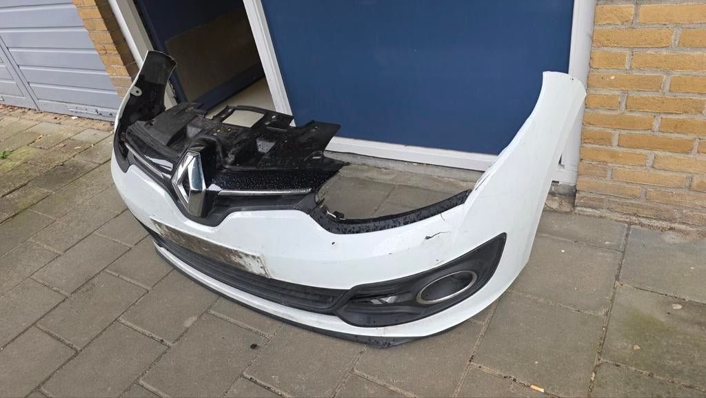 Voorbumper Renault Megane 2013-2016, Ophalen of Verzenden