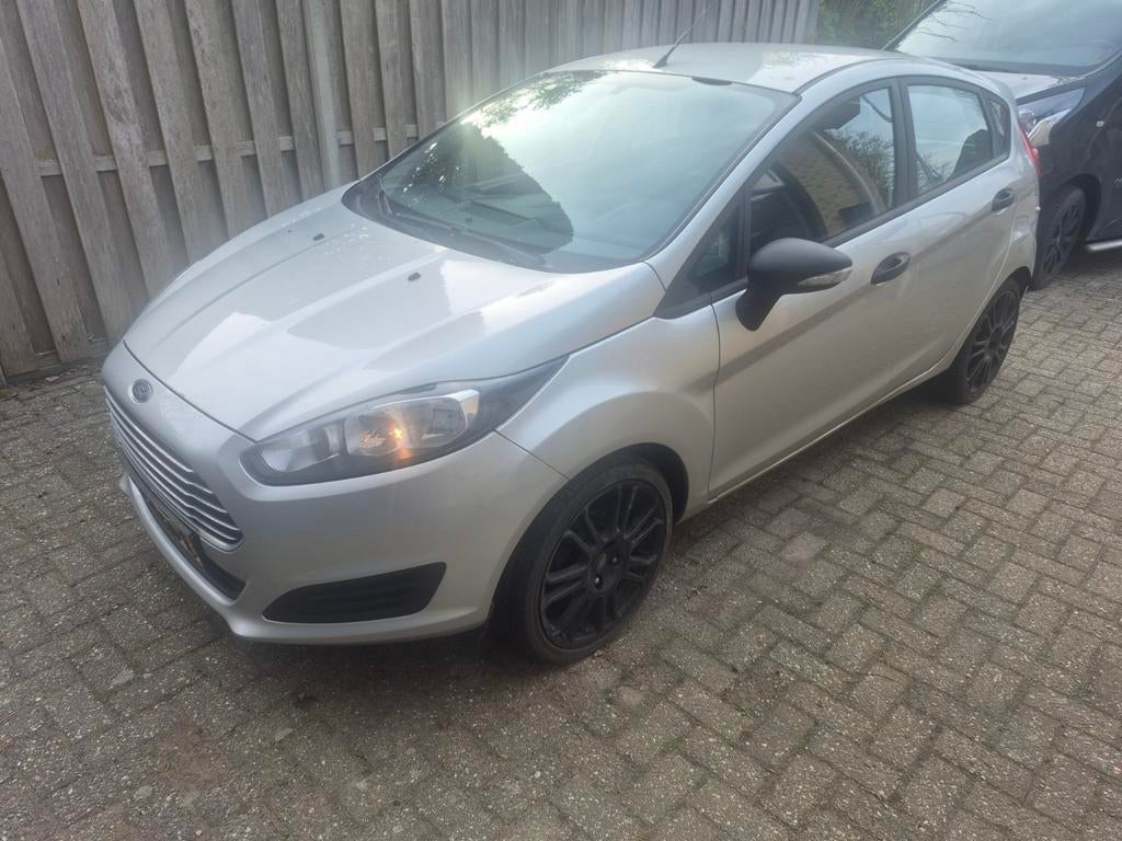 Ford Fiësta 1.25 44KW 5DR 2015 Grijs, Voorwielaandrijving, Stof, 40 €/maand, 1242 cc