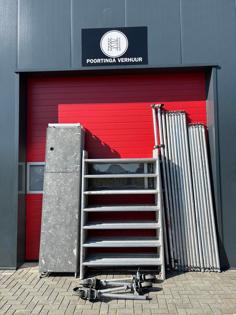 Altrex rolsteiger fiberdeck 10.2 m wh te koop, Ophalen, Gebruikt, Rolsteiger of Kamersteiger, 5 meter of hoger