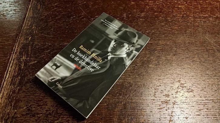 De boekhandelaar en de detective - Ramiro Pinilla, Boeken, Romans, Zo goed als nieuw, Europa overig, Ophalen of Verzenden