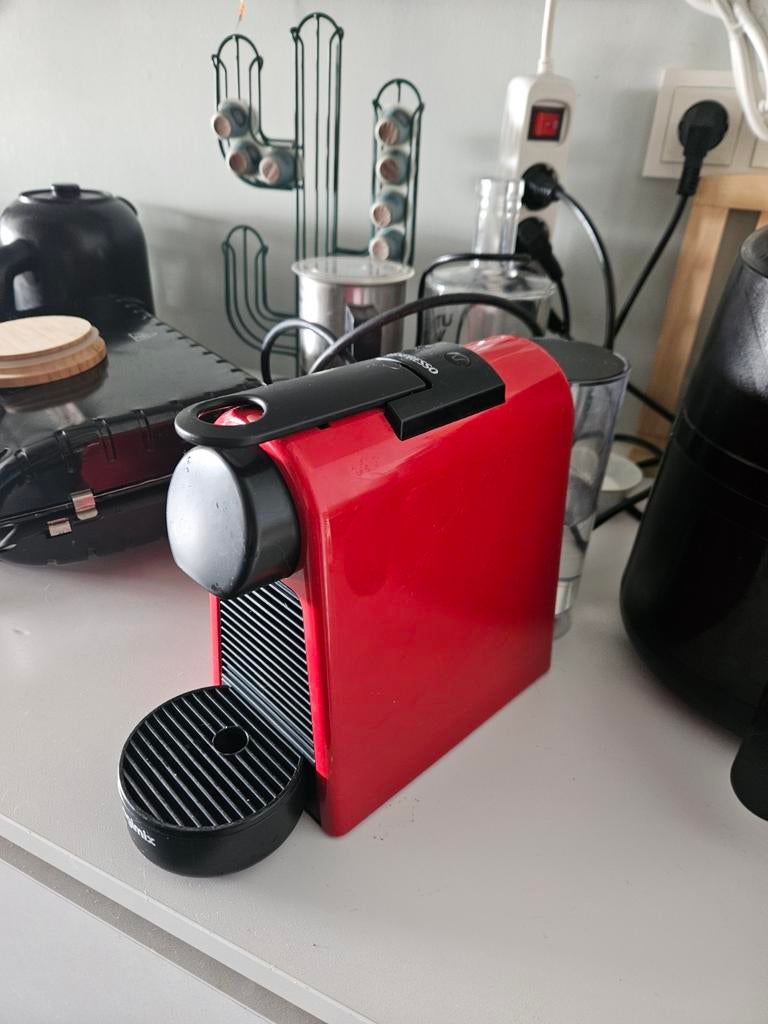 Nespresso koffiezetapparaat magimix rood, goede staat, Witgoed en Apparatuur, Koffiezetapparaten, Ophalen, Zo goed als nieuw, Espresso apparaat
