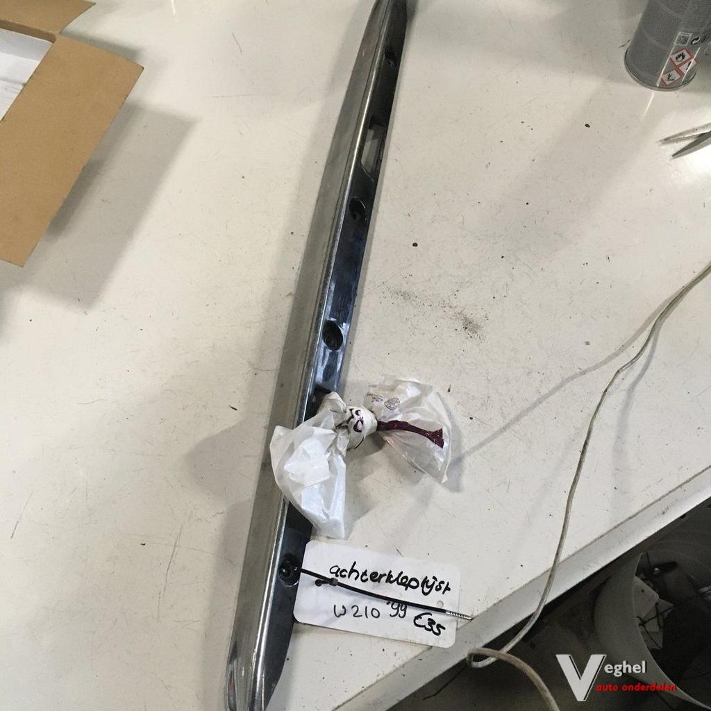 Mercedes W210 1999 Kofferbaklijst, Auto-onderdelen, Carrosserie en Plaatwerk, Gebruikt, -, -, Ophalen of Verzenden