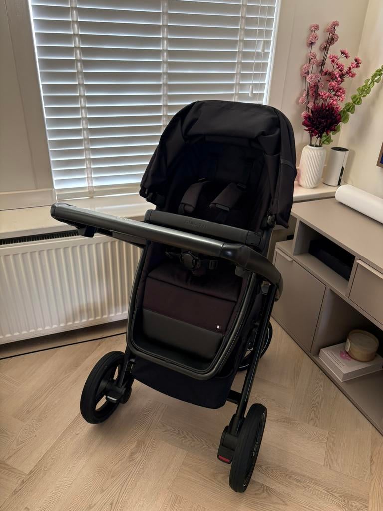 Dubatti TWO + accessoires, Kinderen en Baby's, Kinderwagens en Combinaties, Zo goed als nieuw, Verstelbare duwstang, Ophalen, Kinderwagen
