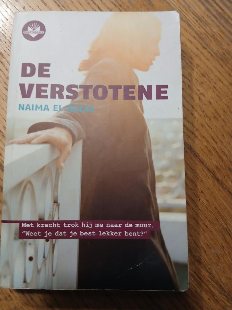 De Verstotene - Naima El Bezaz (Leesboek), Boeken, Ophalen of Verzenden, Gelezen