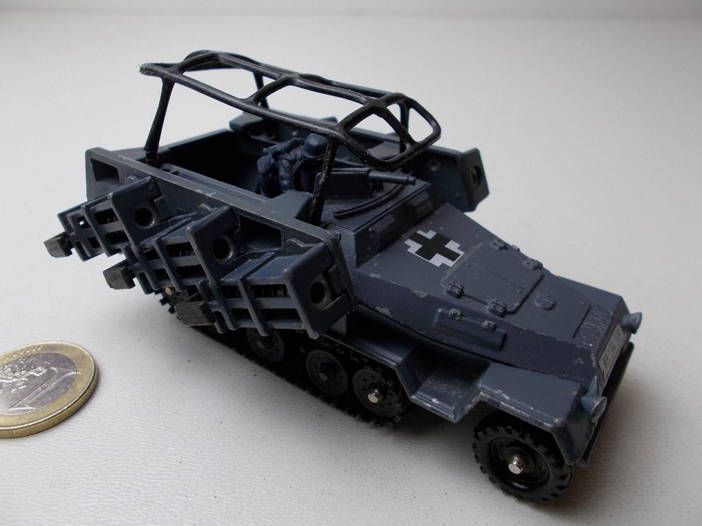 1978 Corgi Toys 907 HANOMAG SEMI TRACK ROCKET LAUNCHER (-D-), Ophalen of Verzenden, Gebruikt, Bus of Vrachtwagen, Corgi