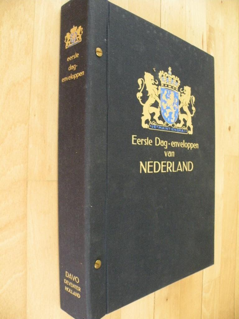 Eerstedagenveloppen in album., Postzegels en Munten, Ophalen of Verzenden, Nederland
