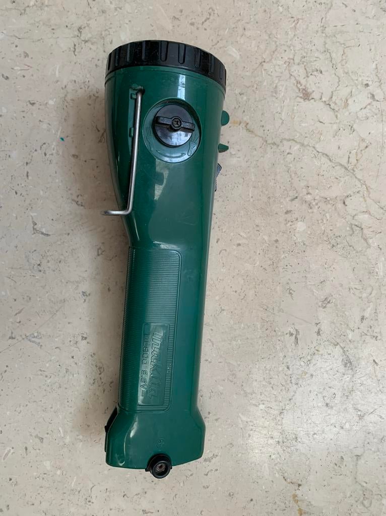 Makita zaklamp ML900, Ophalen, Gebruikt, Batterij