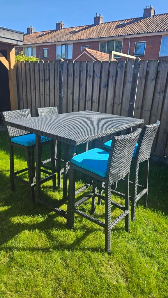 Wicker bartafel met 4 barkrukken - Tuinset, Ophalen, 4 zitplaatsen, Gebruikt, Wicker