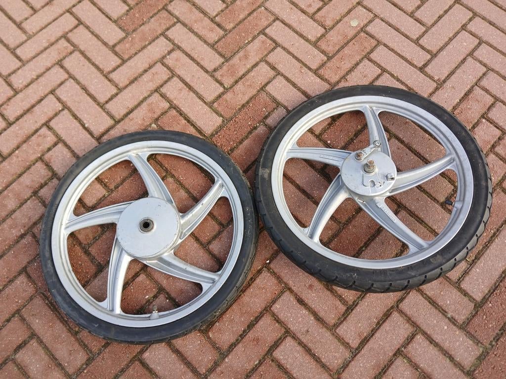 Vespa piaggio ciao si 5 spaaks velgen wielen, Fietsen en Brommers, Ophalen of Verzenden, Gebruikt, Overige typen