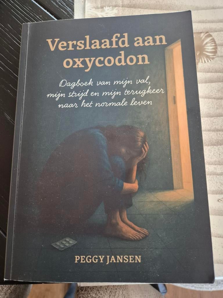 Verslaafd aan oxycodon - Peggy Jansen, Ophalen of Verzenden, Zo goed als nieuw