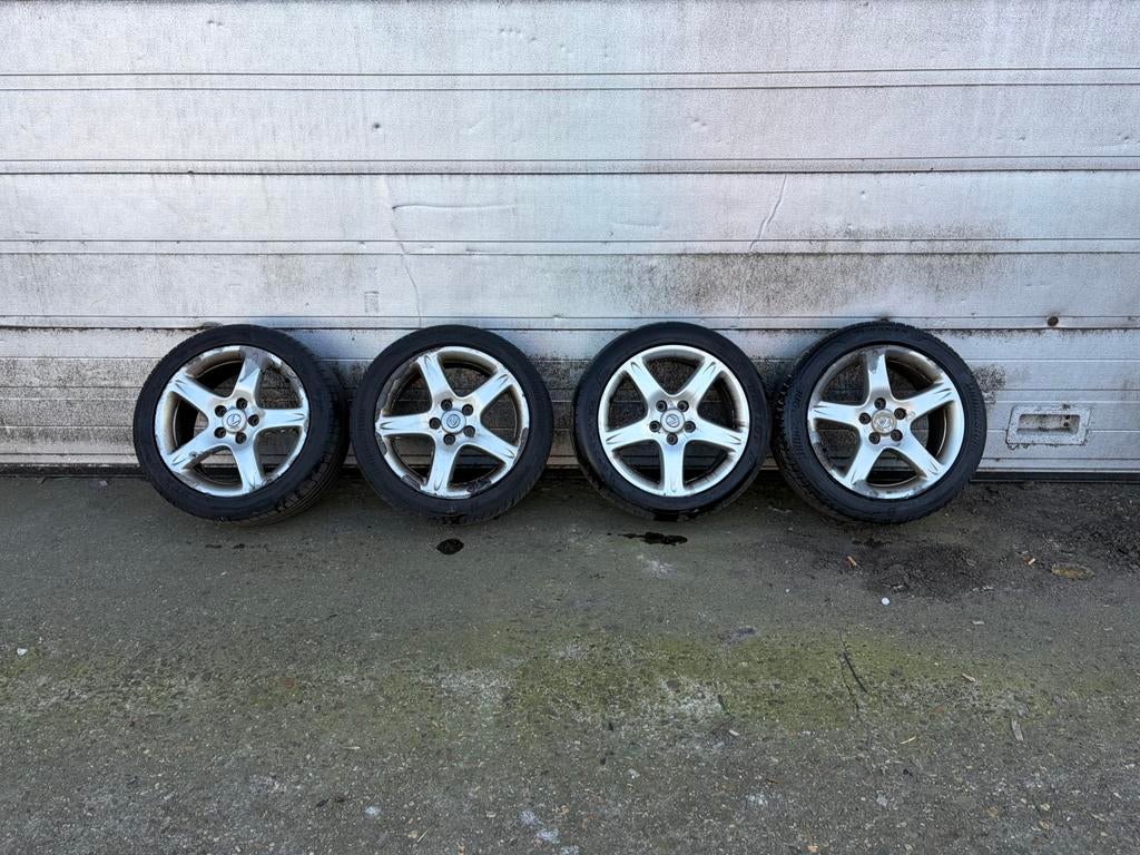 Lexus velgen met goede banden - 235/45ZR17 bridgestone, Auto-onderdelen, Banden en Velgen, Gebruikt, Banden en Velgen, 17 inch