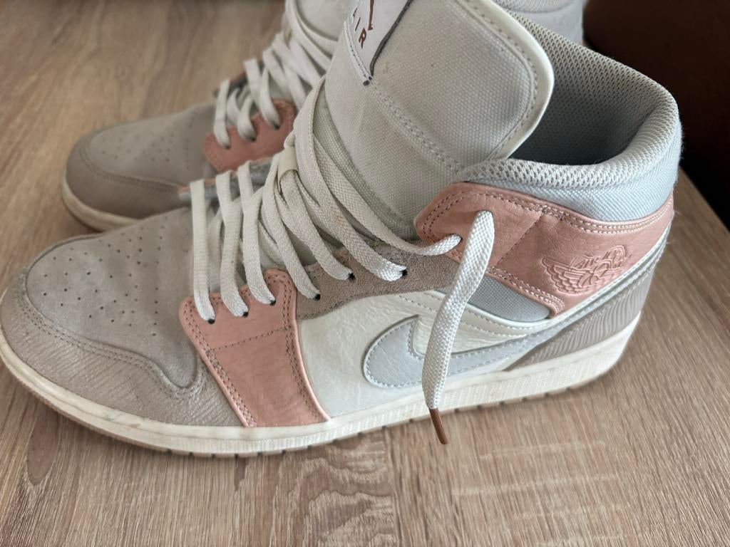 Nike Air Jordan 1 Mid Milan, Kleding | Dames, Schoenen, Overige kleuren, Ophalen of Verzenden, Sneakers of Gympen, Gedragen