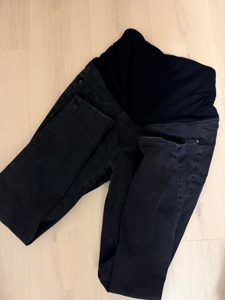 Zwangerschapsjeans - Comfortabel en Stijlvol, Ophalen, Gedragen, Zwart, Broek of Spijkerbroek