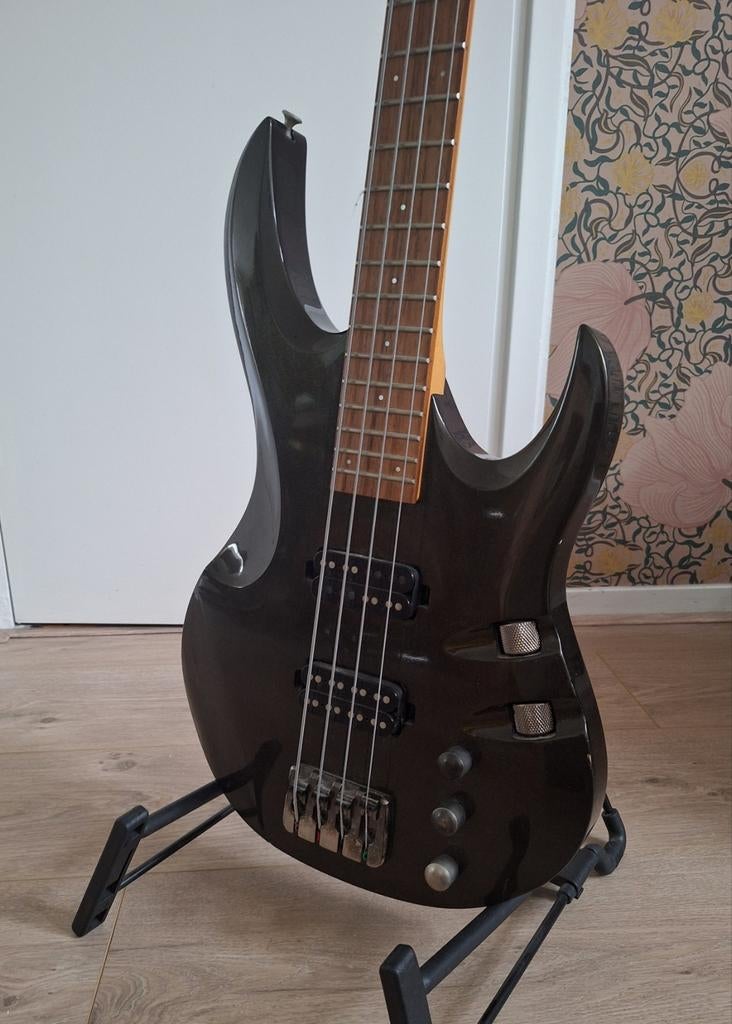 Maverick Nemesis S4 basgitaar, Ophalen, Gebruikt, Elektrisch