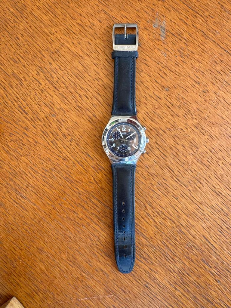 Swatch Polshorloge met Zwart Leren Bandje, Sieraden, Tassen en Uiterlijk, Horloges | Heren, Overige materialen, Polshorloge, Swatch