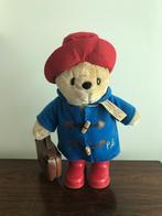 Beertje Paddington 37 cm met rode regenlaarzen en koffer, Ophalen of Verzenden, Zo goed als nieuw, Stoffen beer, Overige merken
