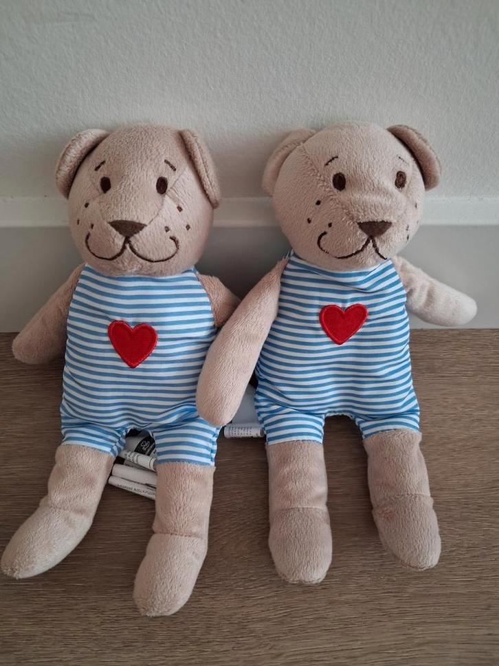 Knuffel Ikea beer Fabler Bjorn rood hartje gestreept L1134, Kinderen en Baby's, Speelgoed | Knuffels en Pluche, Zo goed als nieuw