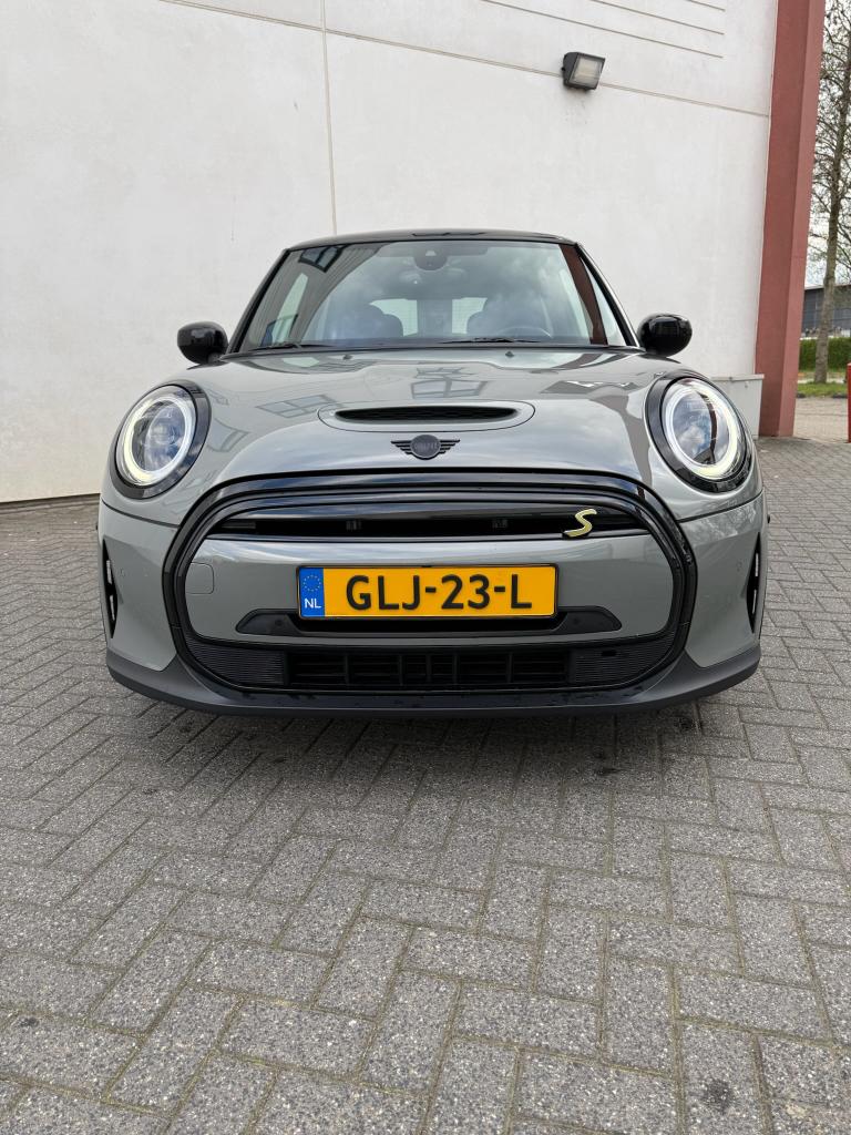 Mini Cooper SE, Panorama,H&K,Leer,full options,yours Edition, 4 stoelen, 93 kWh, 195 min, Elektrisch