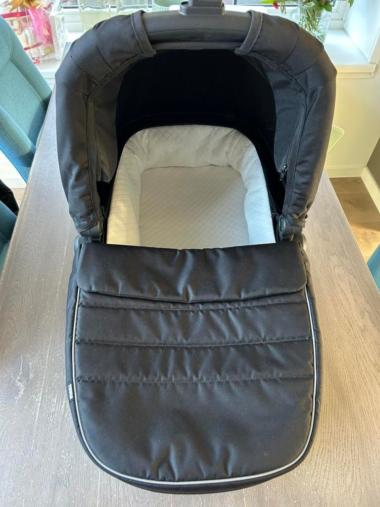 Thule Sleek bassinet zwart, Ophalen, Gebruikt, Overige merken