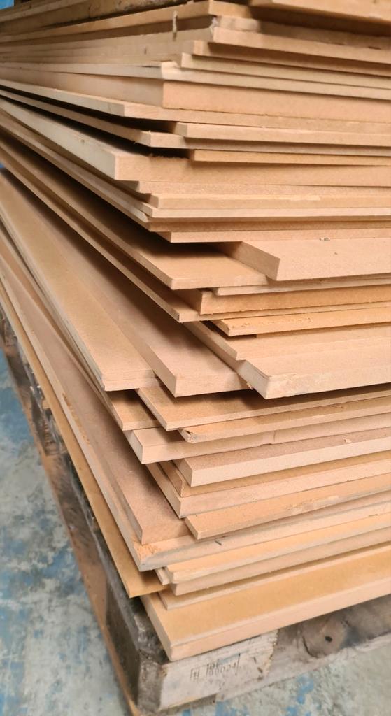 Flinke partij MDF platen, Doe-het-zelf en Verbouw, Hout en Planken, Plank, Overige houtsoorten, Minder dan 200 cm, Minder dan 25 mm