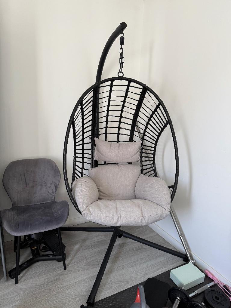 XL Hanging Egg Chair with Stand – Very Good Condition, Huis en Inrichting, Bureaustoelen, Zo goed als nieuw, Zwart, Ophalen