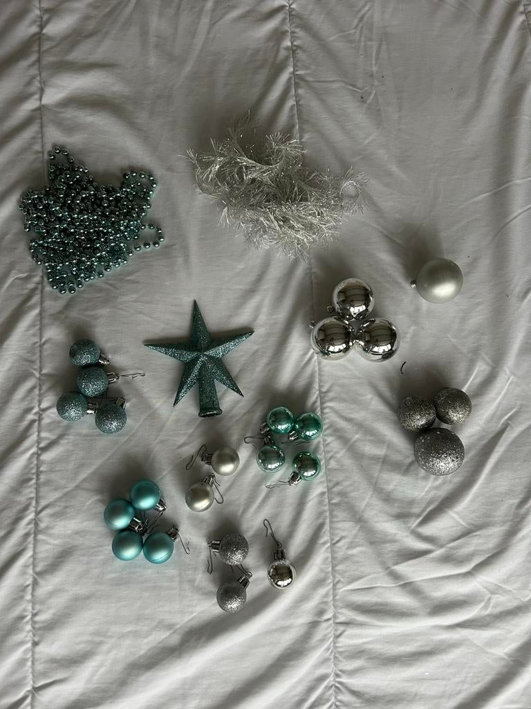 Kerstballen- en versiering blauw en zilver, Ophalen of Verzenden, Zo goed als nieuw