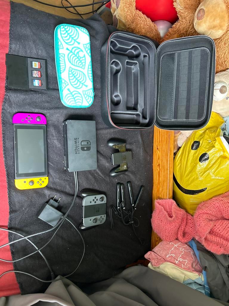 Nintendo Switch met extra's, Ophalen, Switch Original, Met 3 controllers of meer, Gebruikt