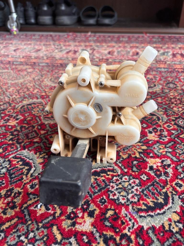 Whale Gusher MK 3, Watersport en Boten, Ophalen of Verzenden, Gebruikt, Motor en Techniek, Zeilboot of Motorboot